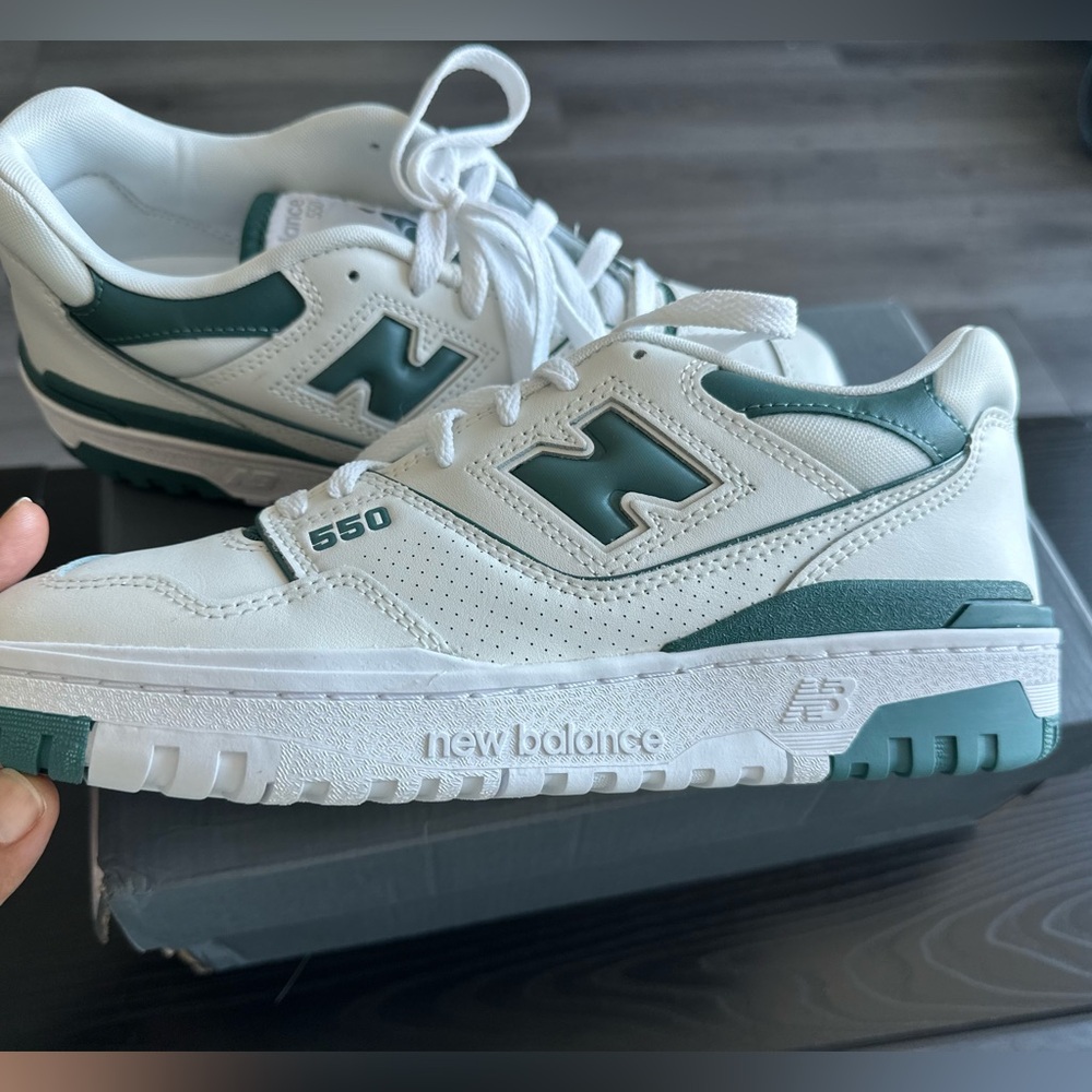 New Balance 550 Green and White | Never worn | M7.5, W9